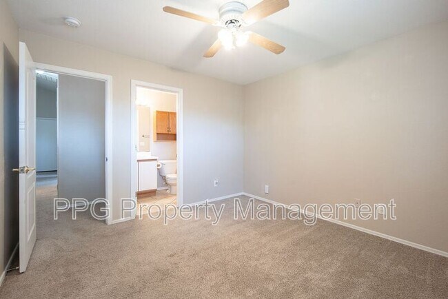 Building Photo - 14028 N 150th Ln