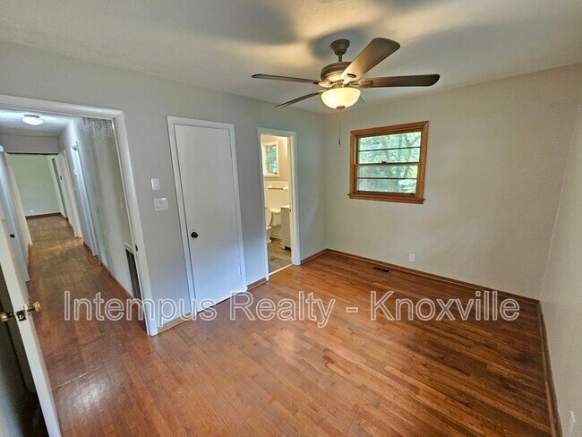Building Photo - 2000 Nandina Dr