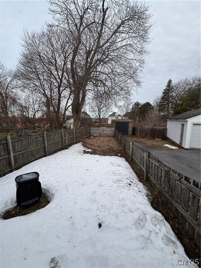 Building Photo - 428 S Meadow St