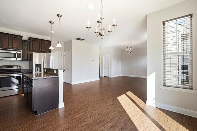 Building Photo - BEAUTIFUL single-Family home with $500 towards first month's rent- 2-Car Garage | Community Pool ...