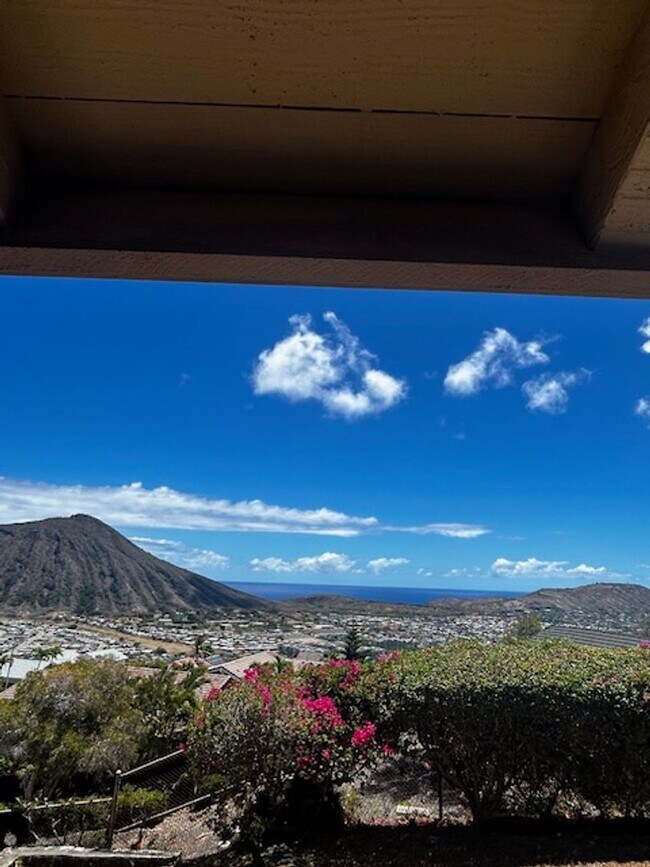 Building Photo - Available now -Mariner's Ridge 4 bedroom /...