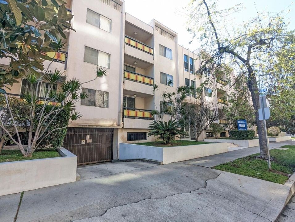 Building Photo - 118 S Wetherly Dr