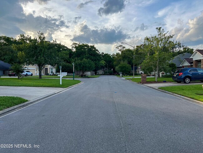 Building Photo - 1704 Tall Tree Dr E