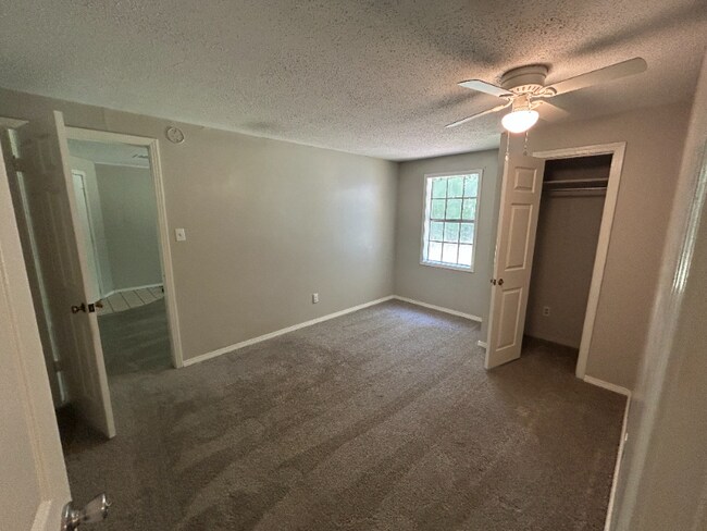Building Photo - 8724 Ocean Springs Rd