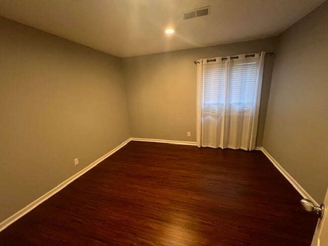 Building Photo - Spacious 2-bedroom, 2-bath condominium offering