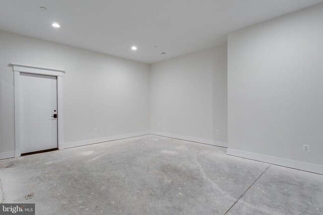 Building Photo - 5615 McLean Dr