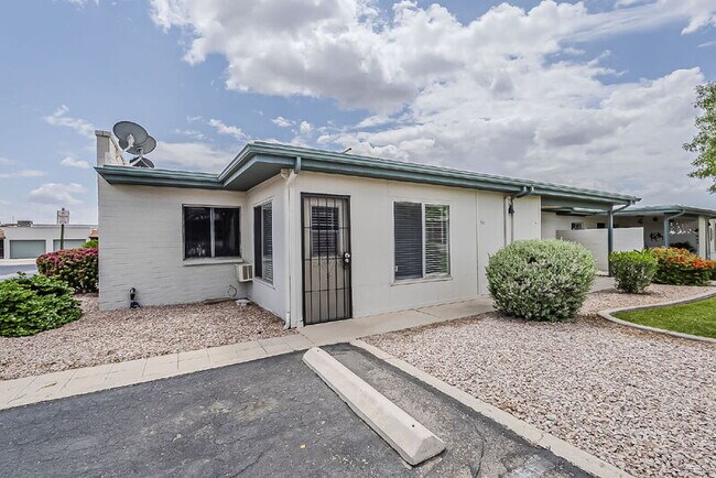 Building Photo - 4328 E Capri Ave