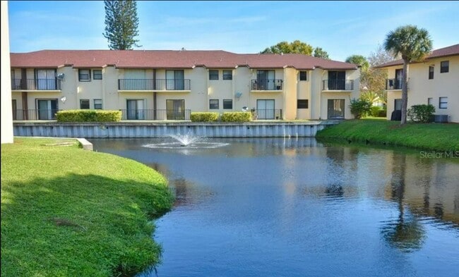 Building Photo - 2 Bedroom Condo in Gated ISLAND HOUSE