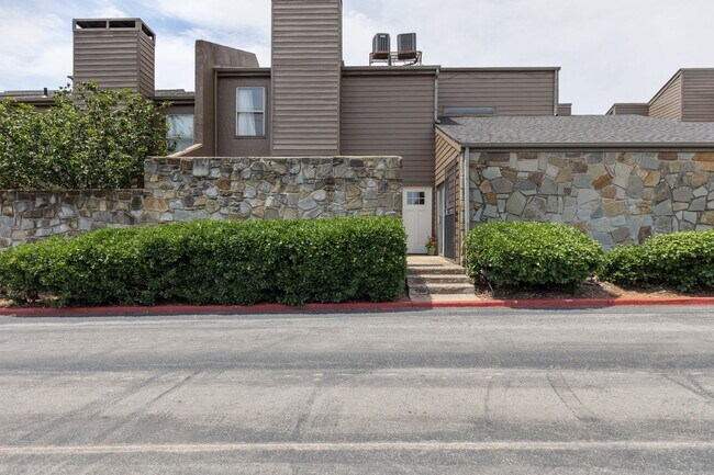 Building Photo - 2400 Sq Ft Condo for Rent Near Shopping
