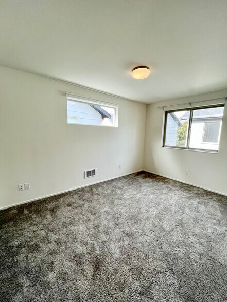 Building Photo - 1623 23rd Ave