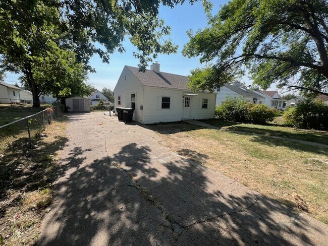 Building Photo - A Great 3BD/1BA Single Family Home!