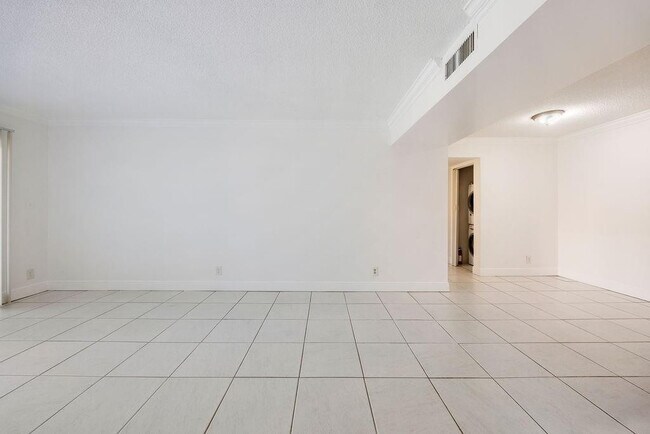 Building Photo - 470 NW 20th St