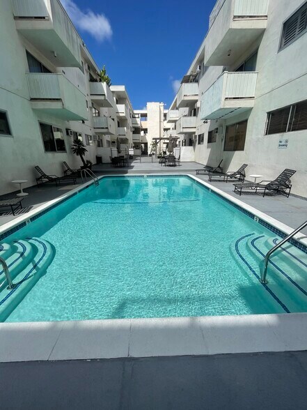 Heated pool - 960 Larrabee St