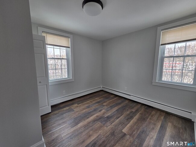 Building Photo - 1894 Elm St