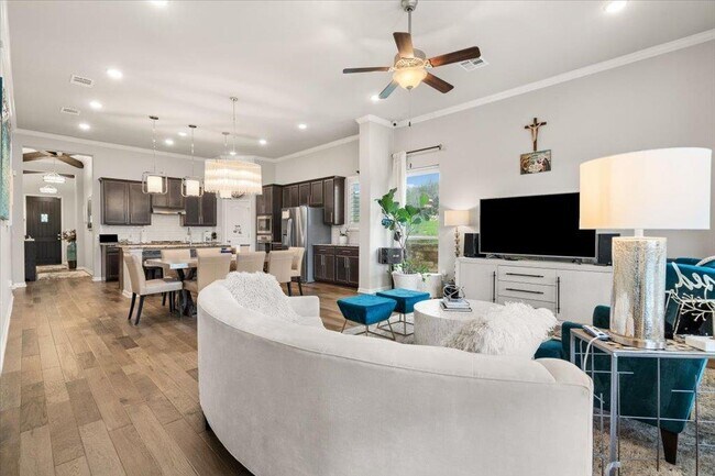 Building Photo - 11901 Deering Pl