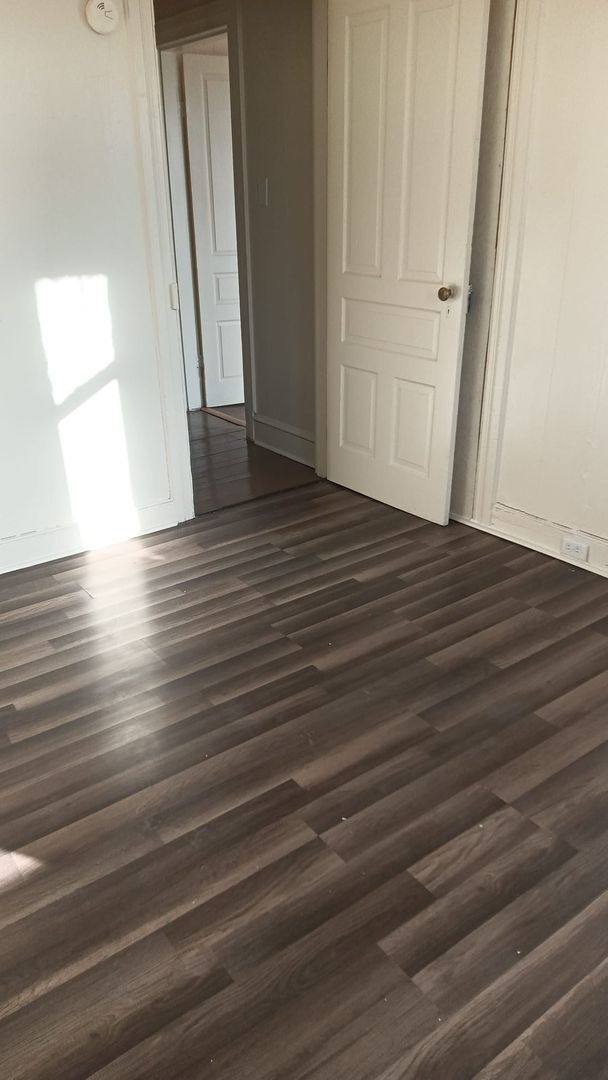 Building Photo - 648 E Princess St