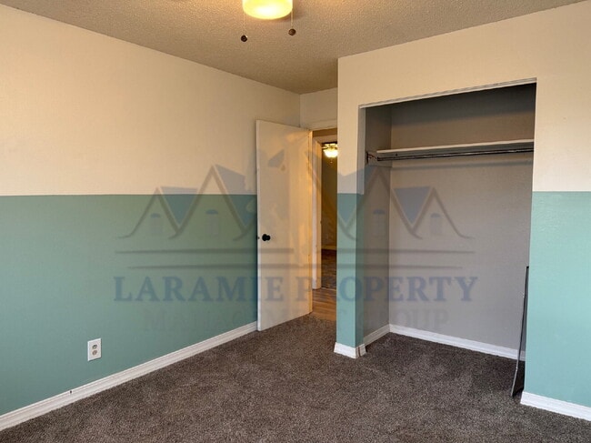 Building Photo - 3 Bedroom Home