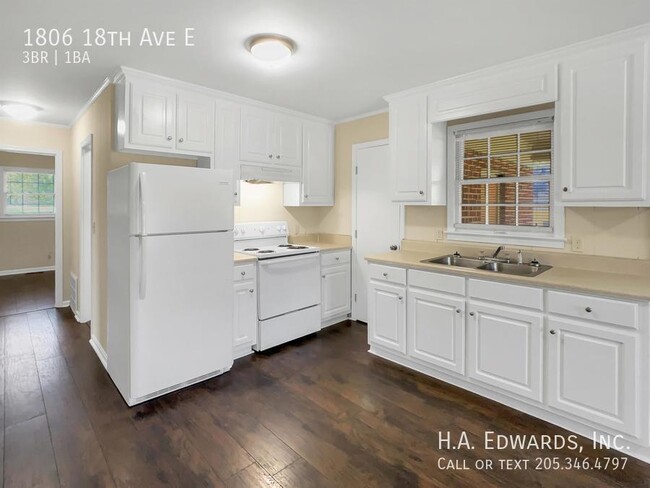 Building Photo - 1806 18th E Ave