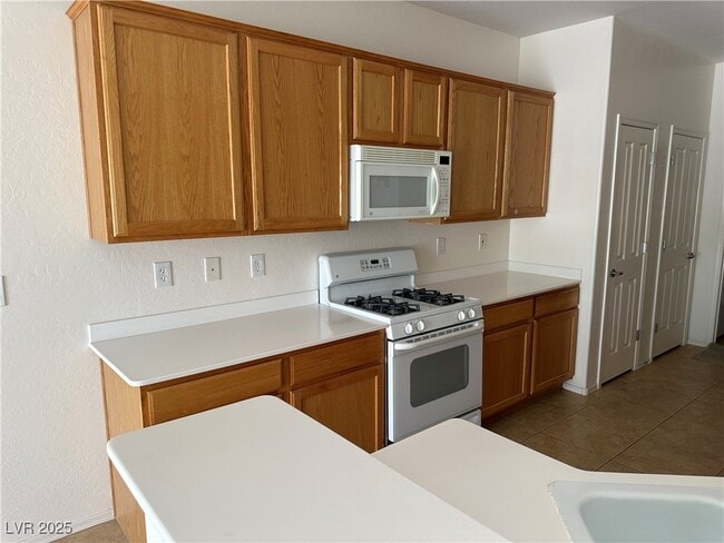 Building Photo - 7922 N Crested Starling Ct