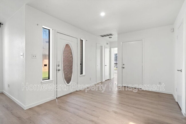 Building Photo - 1401 Landmark Ct