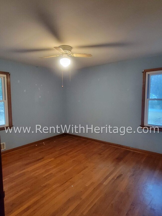 Building Photo - GRAMPA'S BUNGELOW - AWESOME BRICK RANCH WITH FULL UNFINISHED BASEMENT / GREAT LOCATION