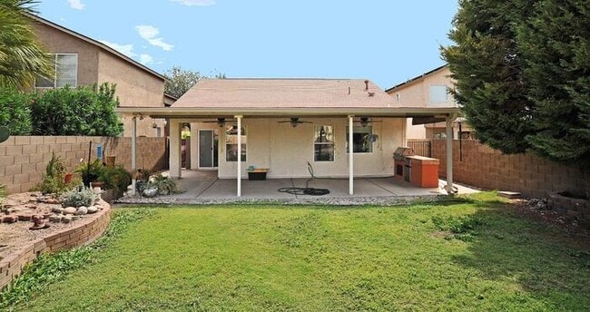Building Photo - 3 Bedroom 2 Bathroom House