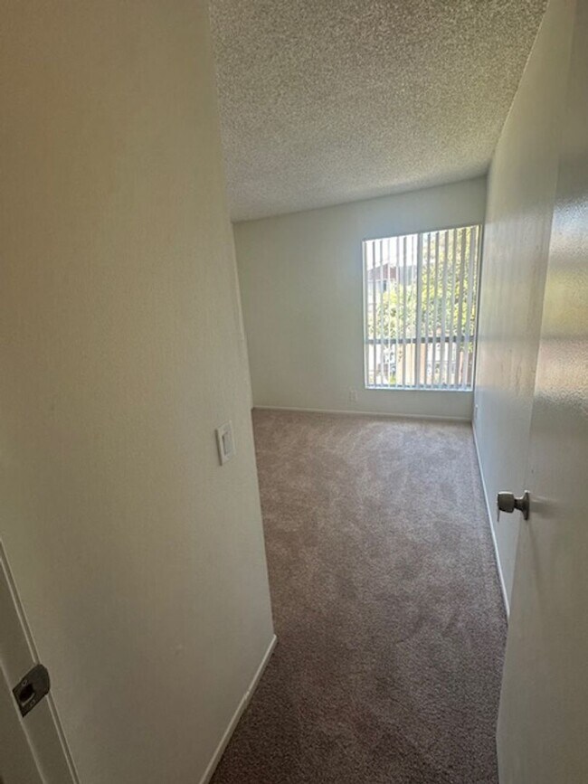 Building Photo - 3 BEDROOM PEPPERTREE CONDO IN VENTURA