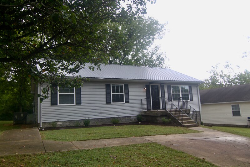 Building Photo - 256 Chestnut Ln