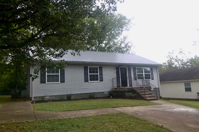 Building Photo - 256 Chestnut Ln