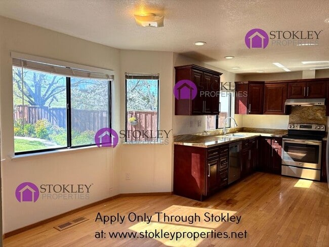 Building Photo - 1105 Rock Creek Way