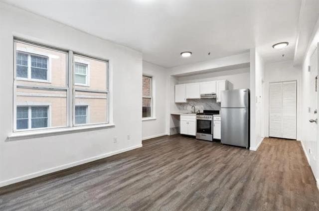 Building Photo - 203 Academy St