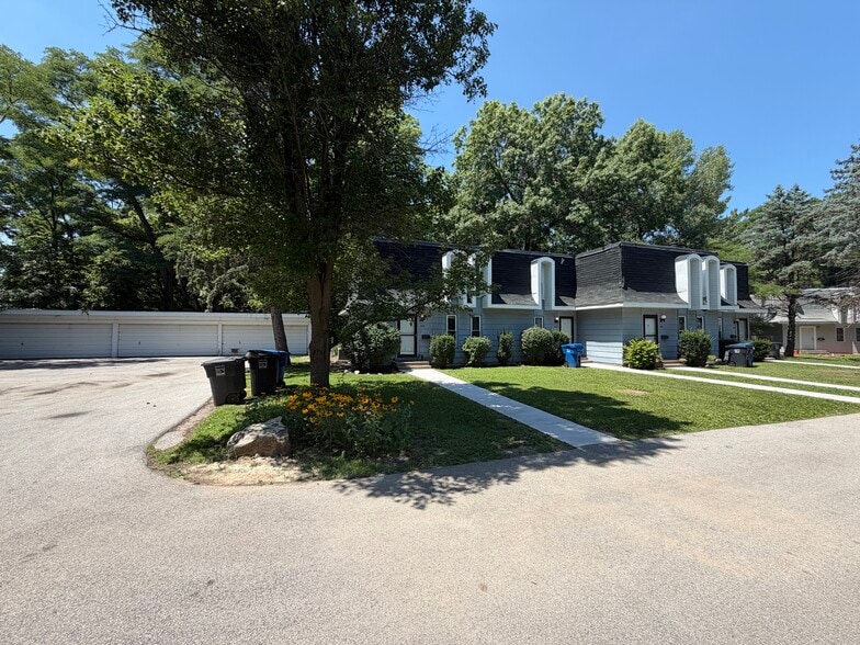 Building Photo - 302 30th Avenue Ct