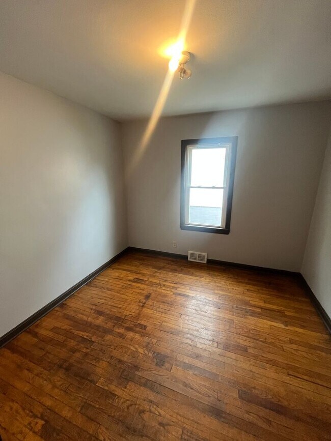 Building Photo - SECTION 8 AND EDEN ACCEPTED!! Newly Renova...