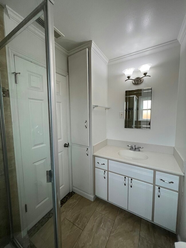 Building Photo - 40458 Landon Ave