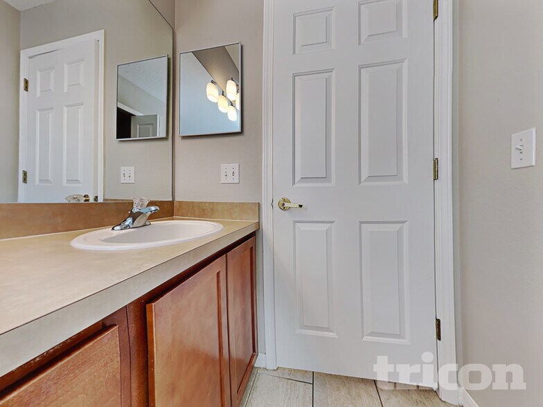 Building Photo - 4671 Sheringham Ct