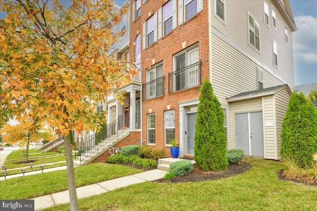 Building Photo - 2637 Campus Way N