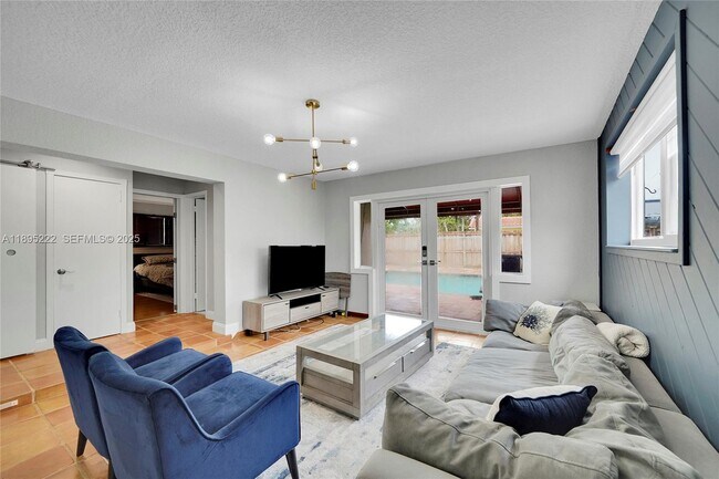 Building Photo - 1518 N Yale Dr