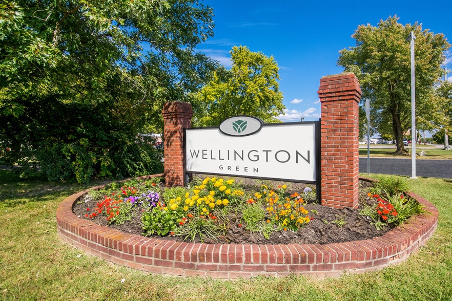 Building Photo - 2239 Wellington Green Dr