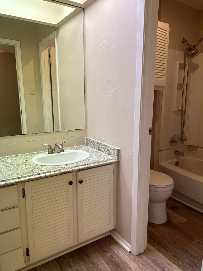 Upstairs Bathroom - 101 Wilbourn Blvd