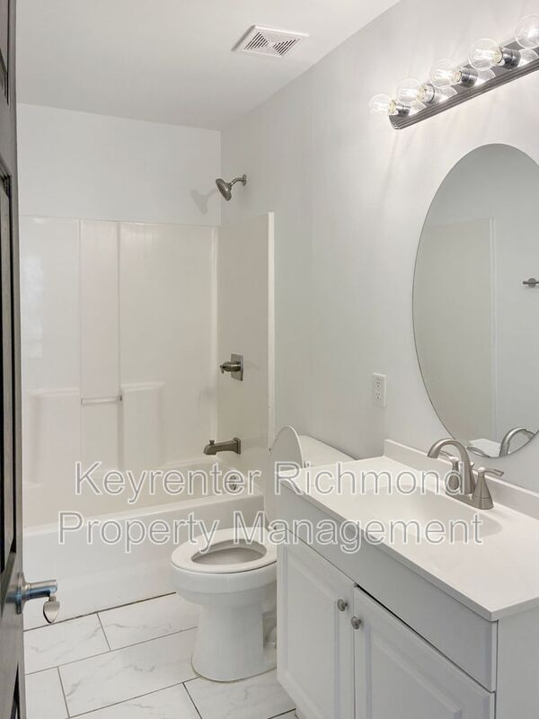 Building Photo - 1214 Bainbridge St