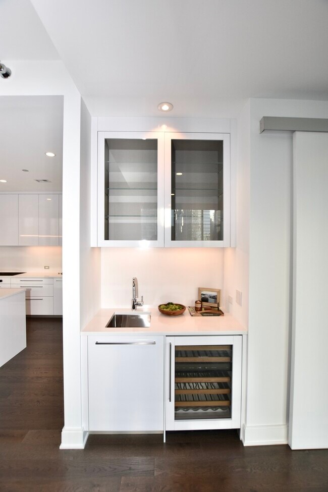 Building Photo - 60 E Randolph St