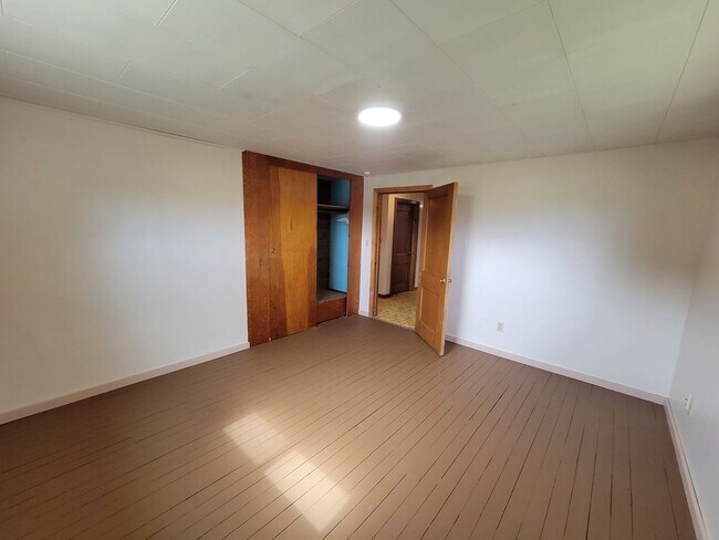 Building Photo - 5 Bedroom Home in Usk, WA for $1,600 a month