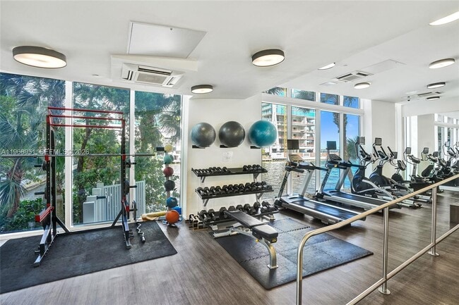 Building Photo - 601 NE 27th St