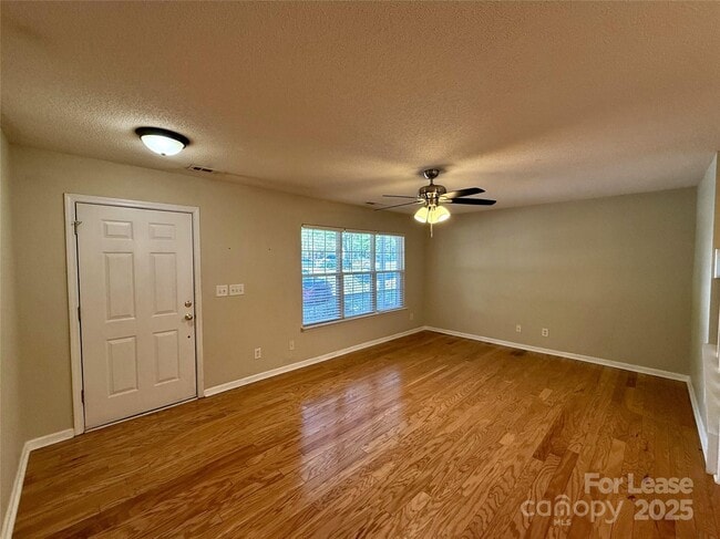 Building Photo - 10879 Holly Ridge Blvd