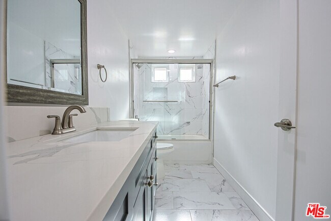 Building Photo - 10803 1/2 Kling St