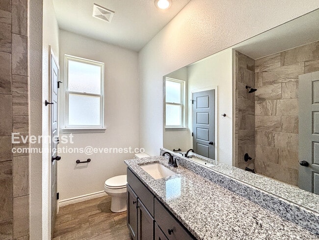 Building Photo - 2115 Hornbeam St