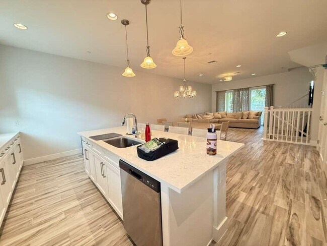 Building Photo - 5348 Sagan Ln