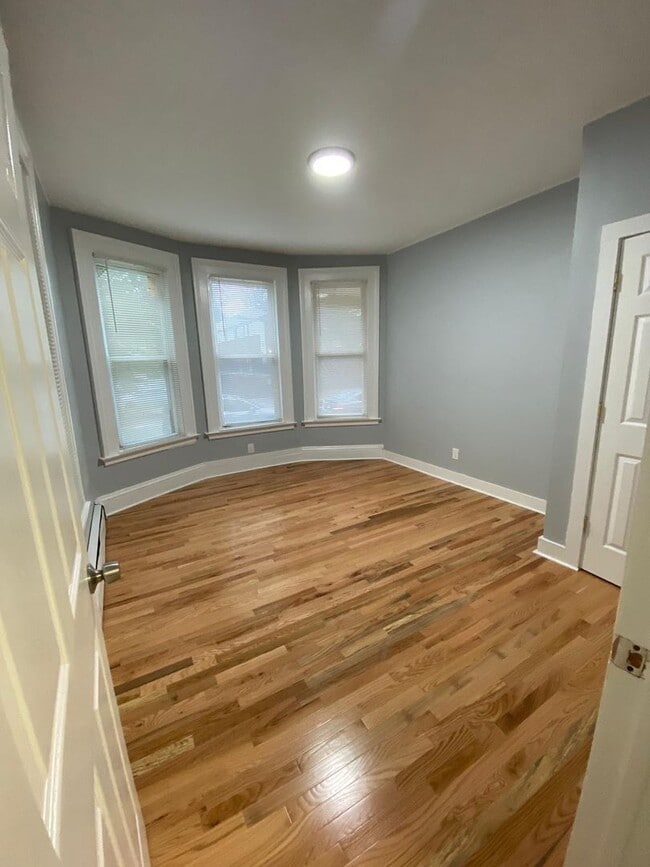 Building Photo - 378 Orchard St