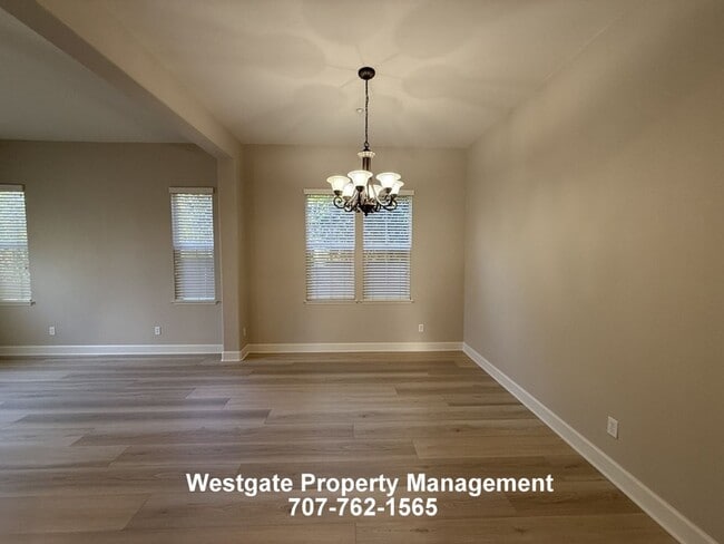 Building Photo - 1708 Southridge Dr