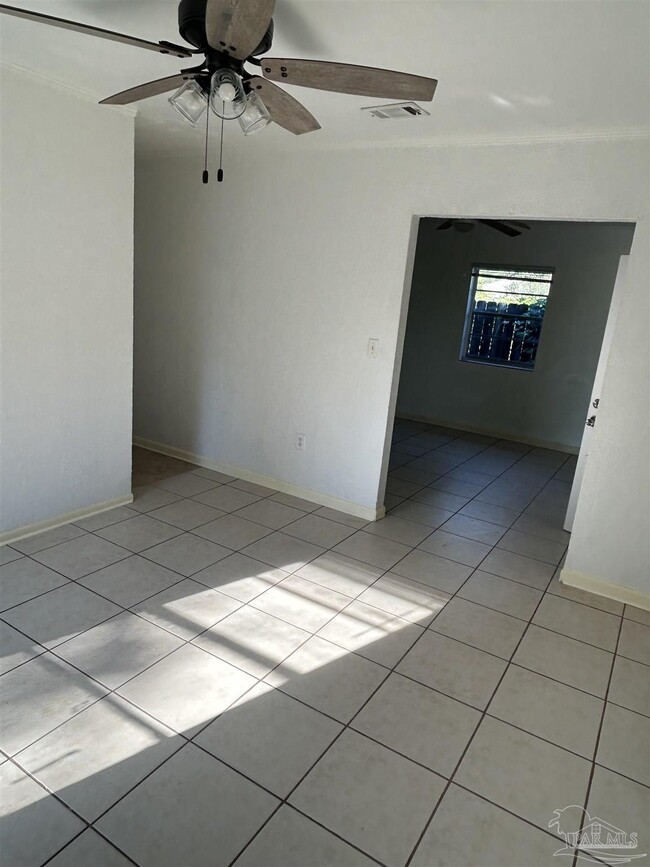 Building Photo - 2609 W Gadsden St